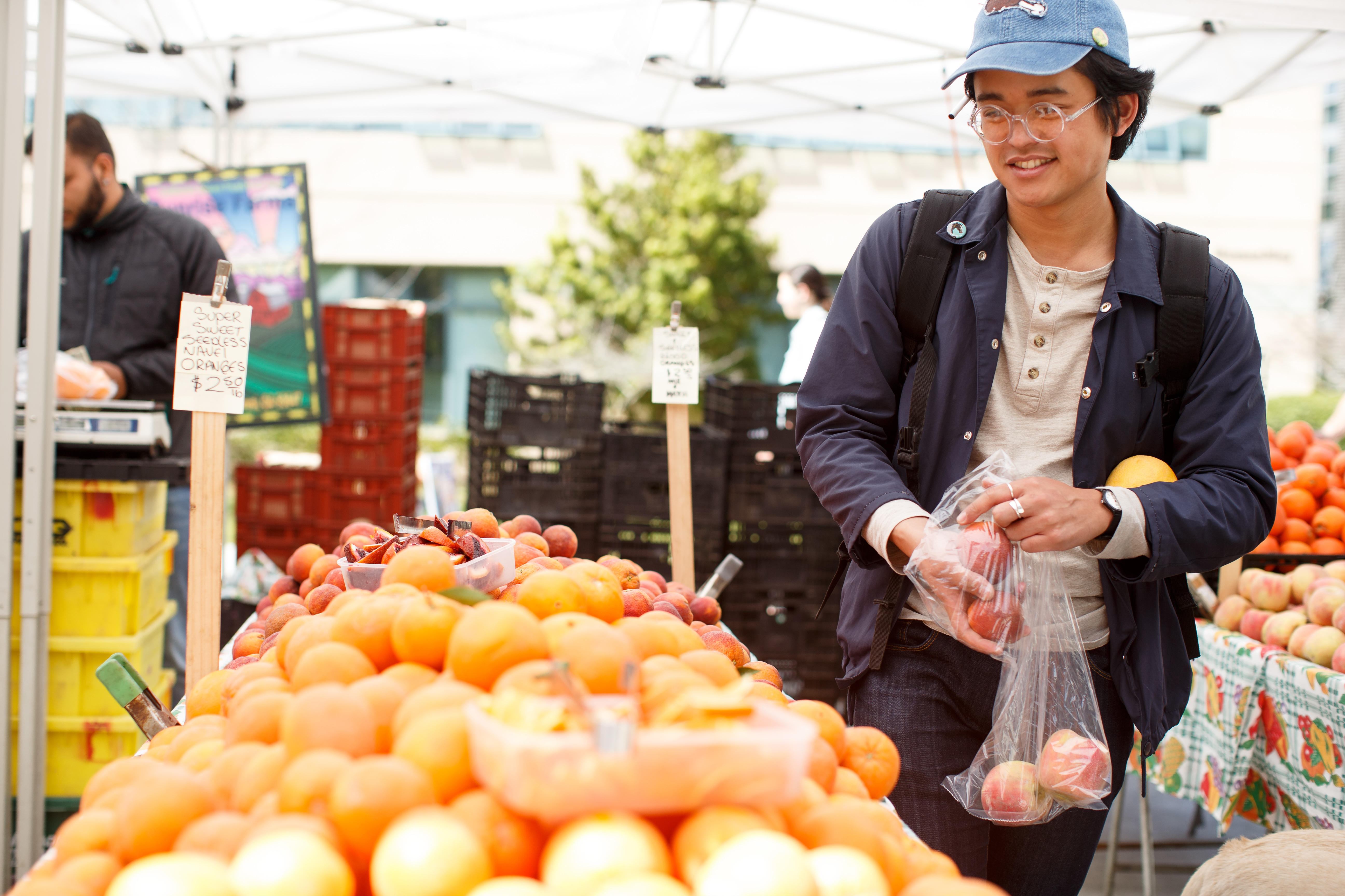 Student at on-campus farmer's market