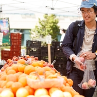 Student at on-campus farmer's market